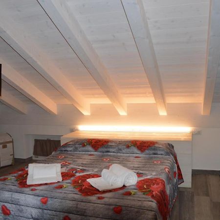 White Suite - Jacuzzi, Swimming Pool & Lake View Lezzeno Exterior photo